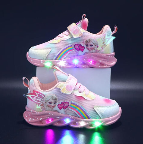 Élégance et Confort - Image 4: Petite princesse avec des chaussures LED