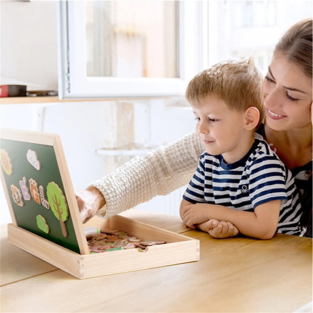 maman avec son enfant qui jouent a la planche montessori