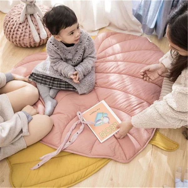 Tapis Chambre Enfants ’Feuille Douce’ - Confort et Élégance Nordique FEUILLE D ERABLE